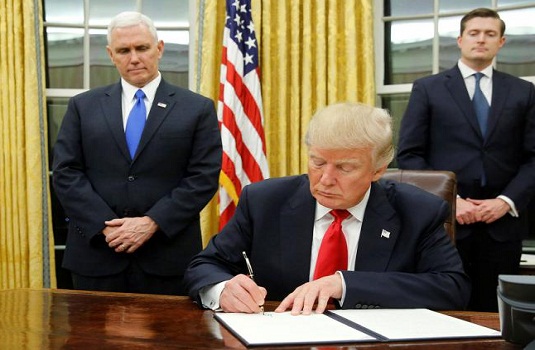 যুক্তরাষ্ট্রে মুসলিম প্রবেশে নিষেধাজ্ঞায় আজ সই করবেন ট্রাম্প!