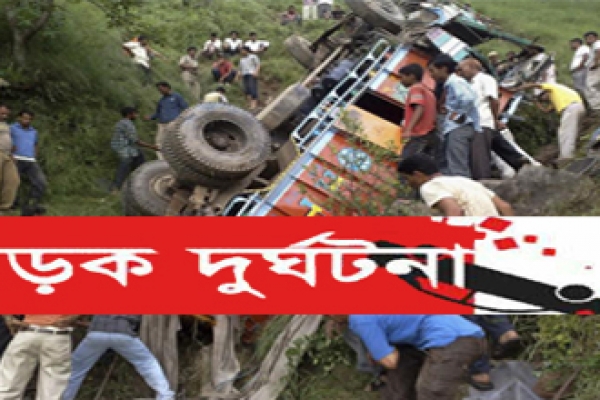 কুমিল্লায় বাস খাদে পড়ে নিহত ৬