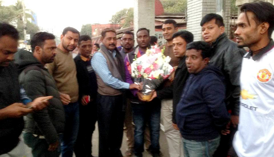 যুবদল নেতা খসরু জামিনে মুক্ত ।। জেল গেইটে ফুল দিয়ে বরণ