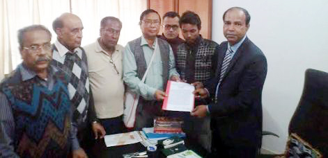 পাঠ্যপুস্তকে ভুল : উদীচী’র স্মারকলিপি পেশ