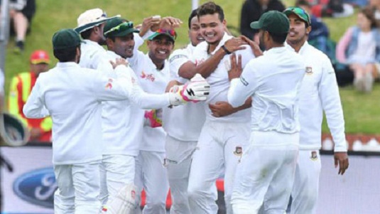 শতক হাঁকিয়ে ফিরলেন বিজয়