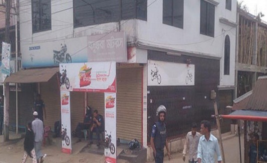 আতিয়া মহলের’ মতোই মৌলভীবাজারে জঙ্গিরা গুলি ও গ্রেনেড ছুঁড়ছে : পুলিশ সুপার