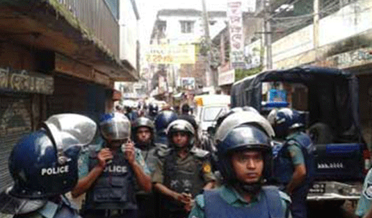 জঙ্গি আস্তানায় আভিযান : ওসি আহত, অস্ত্রসহ আটক তিন