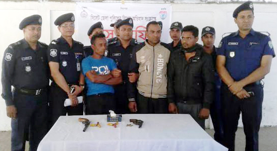 গোলাপগঞ্জে অস্ত্র ও গুলিসহ তিন ডাকাত গ্রেপ্তার