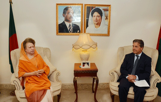 খালেদার সঙ্গে কানাডার হাইকমিশনারের দেড় ঘন্টার রুদ্ধদ্বার বৈঠক