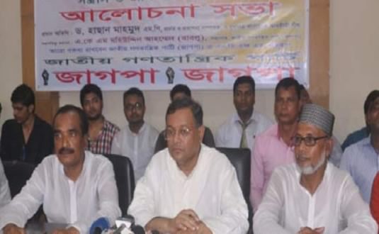 প্রধানমন্ত্রীর পা ধরে সালাম করা উচিত বিএনপি নেতাদের : হাছান