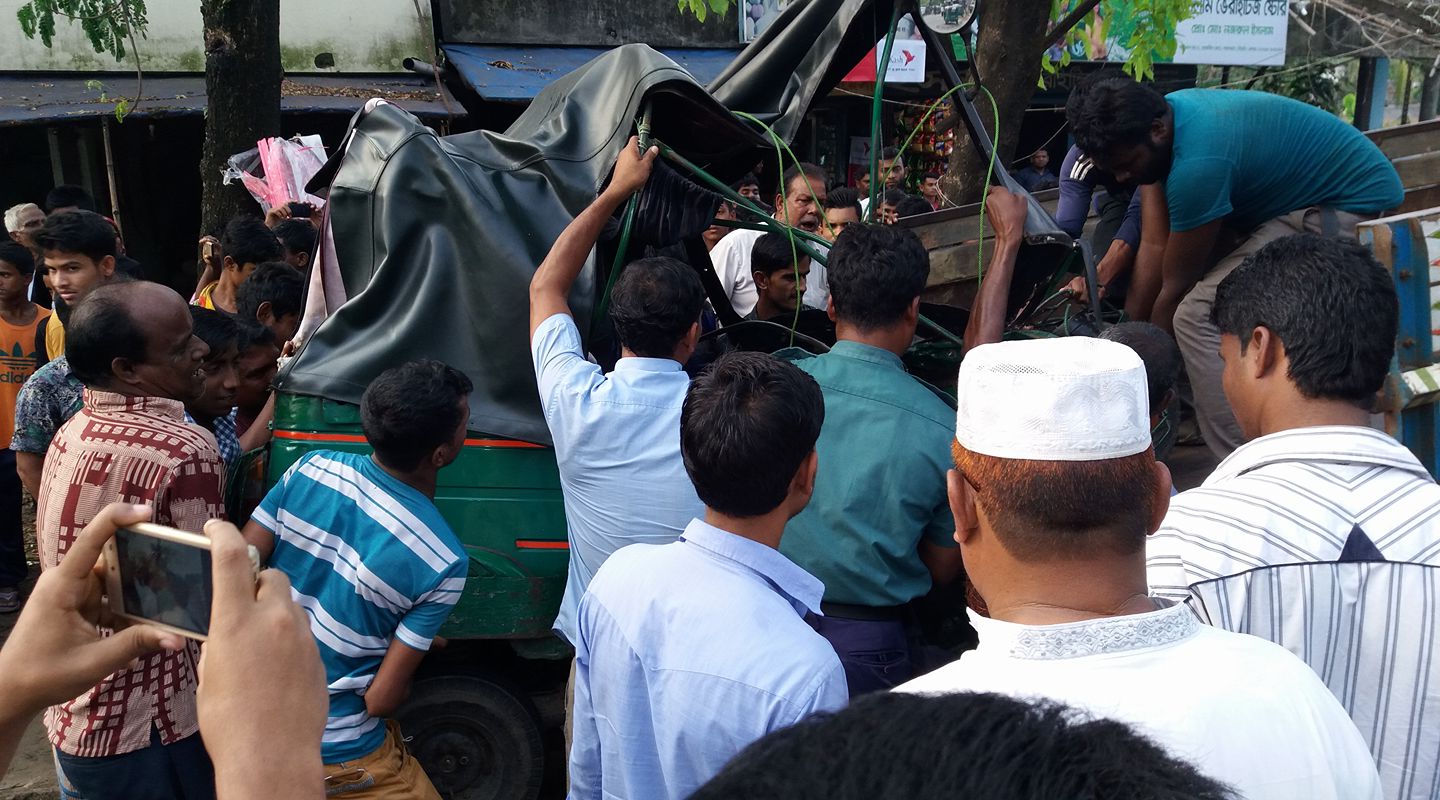 খাদিমপাড়া নিপবনের সন্নিকটে ট্রাক-অটোরিকশার সংঘর্ষে নিহত ২, আহত ৪