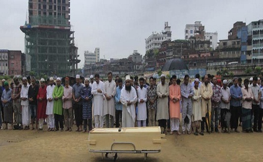 লাকী আখন্দের মরদেহ শহীদ মিনার প্রাঙ্গণে