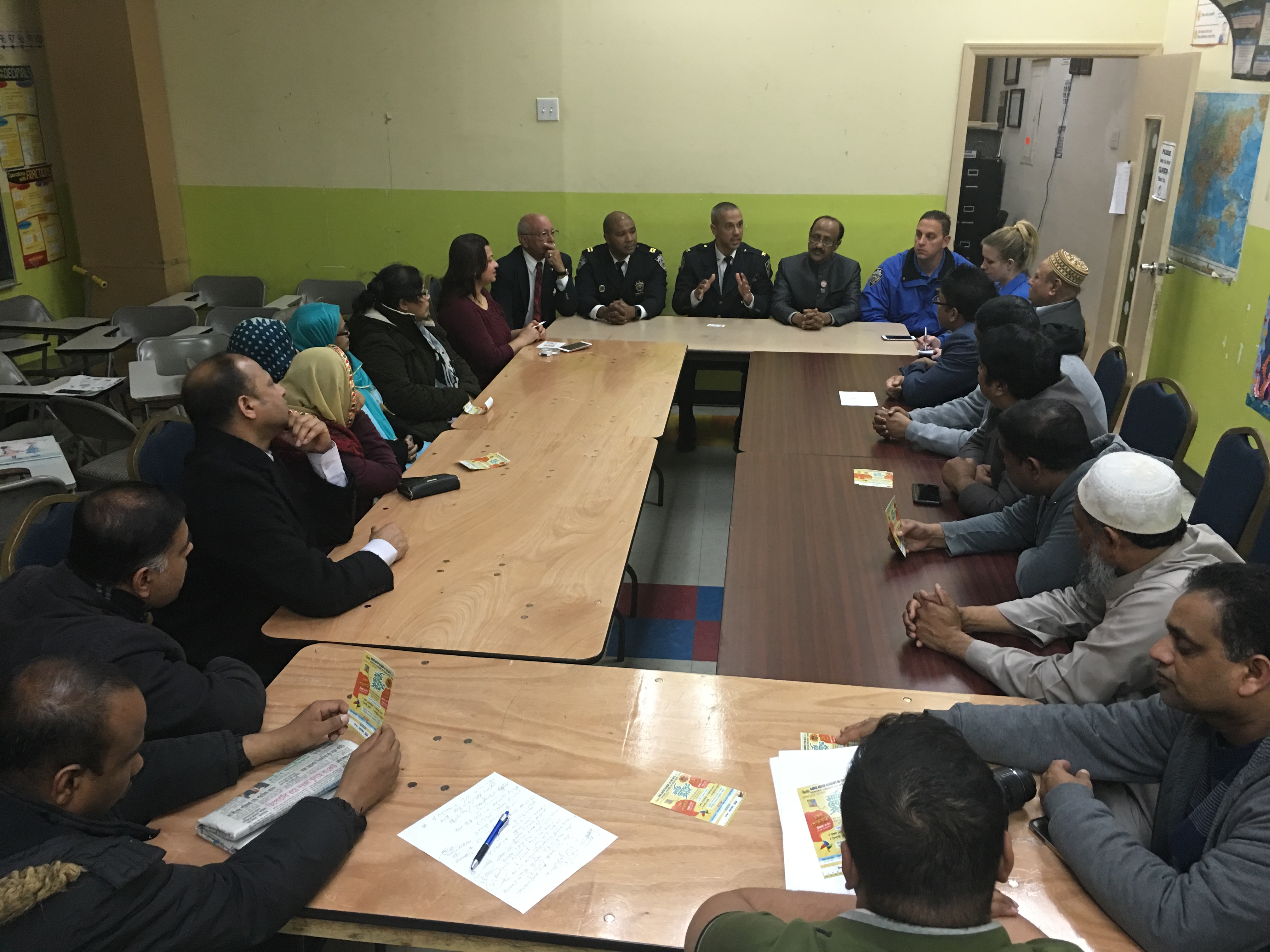 নিউইয়র্কের ব্রঙ্কসে বাংলাদেশী কমিউনিটির সাথে পুলিশ প্রশাসনের মত বিনিময়