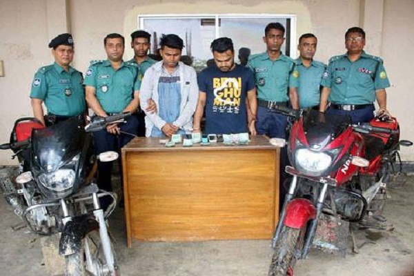 এমসি কলেজের শিক্ষার্থী সুয়েব’সহ দুই ছিনতাইকারী আটক