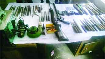 চট্টগ্রামে আ’লীগ নেতার বাড়ি থেকে বিপুল অস্ত্র উদ্ধার