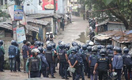 ঝিনাইদহে জঙ্গি আস্তানা সন্দেহে দুটি বাড়িতে র‌্যাবের অভিযান চলছে