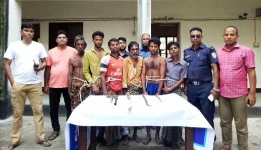 জগন্নাথপুরে অস্ত্রসহ ৬ ডাকাত গ্রেফতার