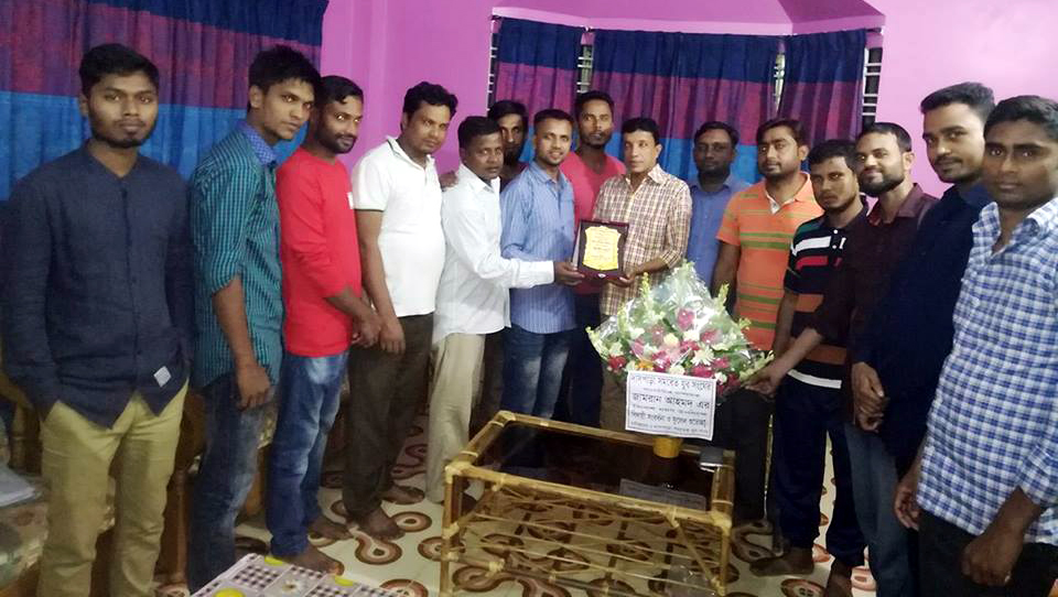 জামরন আহমদের বিদেশ গমন উপলক্ষে দাসপাড়া সমবেত যুব সংঘের পক্ষ থেকে সংবর্ধনা