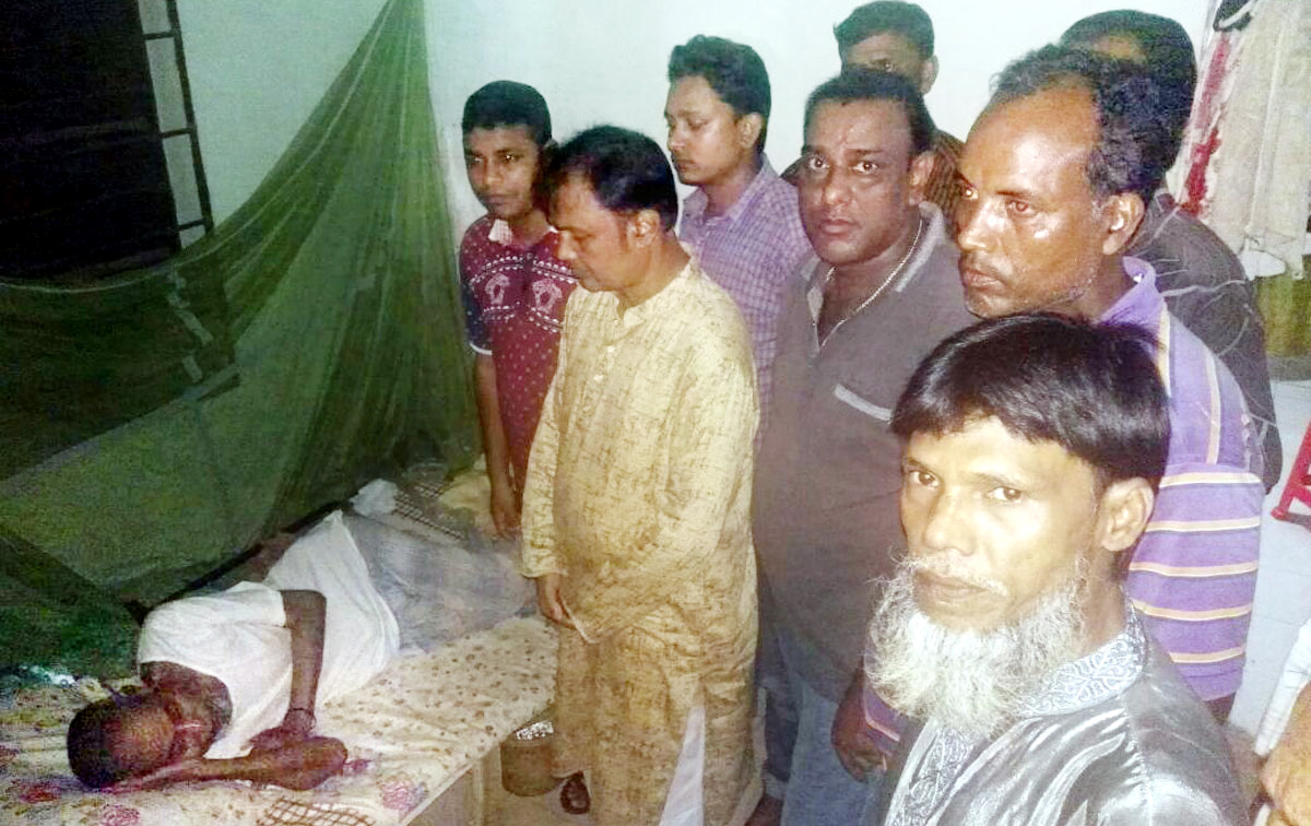 যুবদল নেতা গিয়াসের অসুস্থ পিতার শয্যা পাশে বিএনপি যুবদল নেতৃবৃন্দ