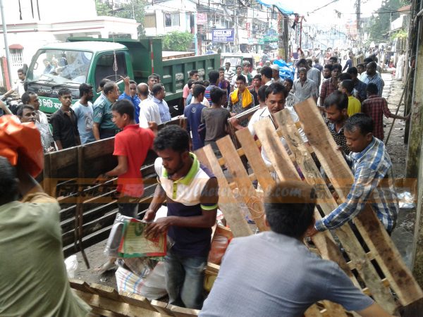সিলেট নগরীতে হকার উচ্ছেদ অভিযান
