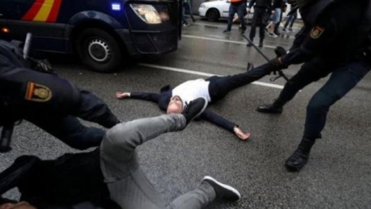 কাতালান গণভোটকে ঘিরে ব্যাপক সহিংসতায় ৪ শতাধিক আহত