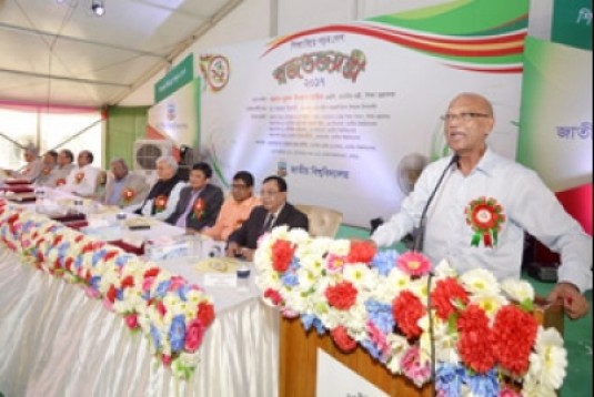 মাদ্রাসা ছাত্ররা ইঞ্জিনিয়ার হলে রডের পরিবর্তে বাঁশ দেবে না : শিক্ষামন্ত্রী