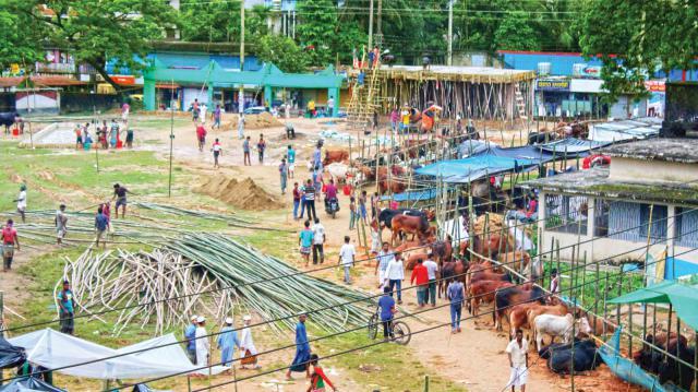 খেলার মাঠে মেলার আয়োজন, শাহী ঈদগাহ এলাকাবাসীর প্রতিবাদ