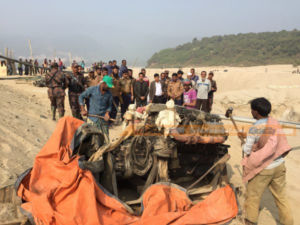 ভোলাগঞ্জ ও কালাইরাগে ৩৬টি ‘বোমা মেশিন’ ধ্বংস