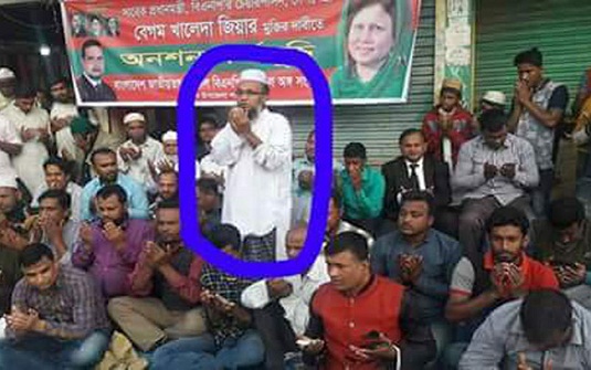 খালেদা জিয়ার জন্য মোনাজাতে কাঁদতে কাঁদতে মারা গেলেন মাওলানা