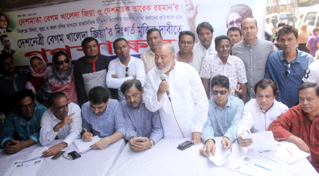 এই প্রতিহিংসার জন্য আওয়ামী লীগকে চড়া মূল্য দিতে হবে : এম এ হক