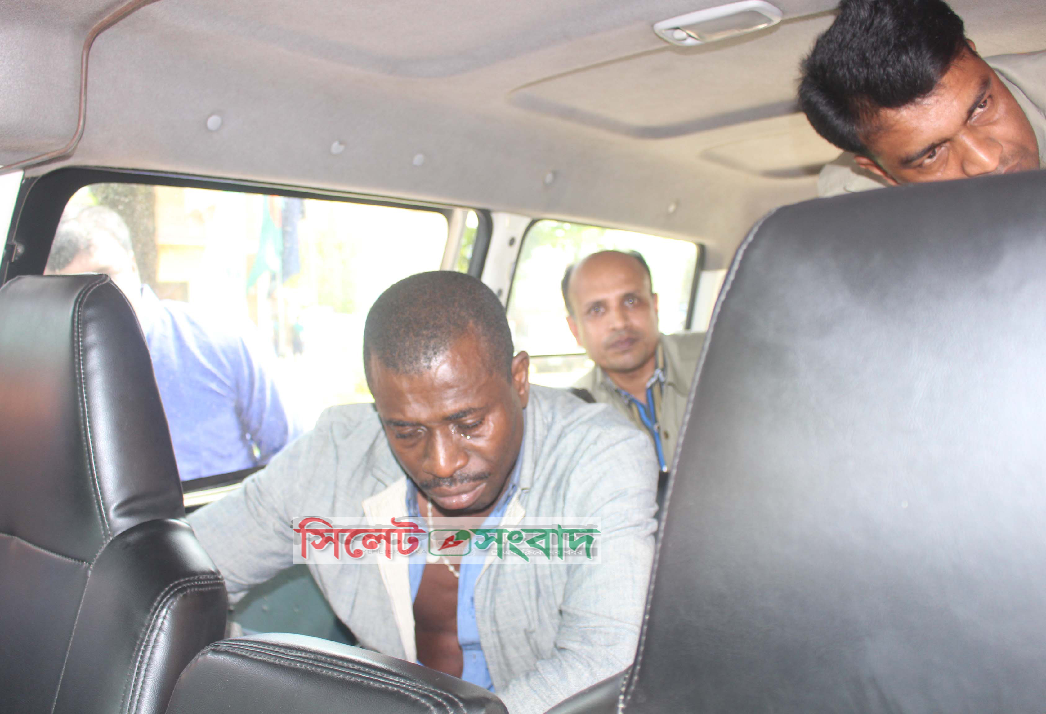 যেভাবে গ্রেফতার করা হলো প্রতারক নাইজেরিয়ান নাগরিককে