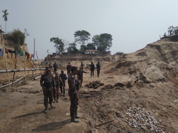 কোম্পানীগঞ্জে তিন দিনে ৬৫ বোমা মেশিন ধ্বংস