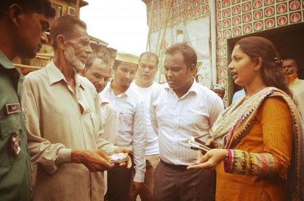 কুড়িয়ে পাওয়া ৮৫ হাজার টাকা ফিরিয়ে দিলেন রিক্সাচালক
