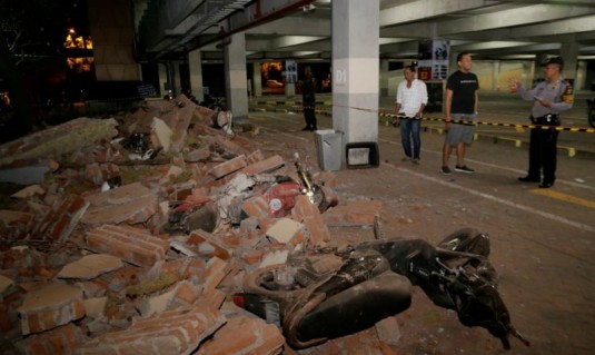 ইন্দোনেশিয়ার লম্বক দ্বীপে শক্তিশালী ভূমিকম্পে নিহত ৯১