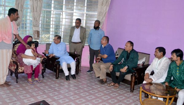 কারাগারে থাকা নেতাকর্মীদের স্বজনদের খোঁজ-খবর নিচ্ছেন ইনাম আহমেদ