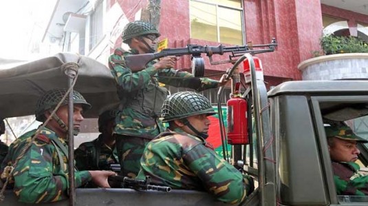 সংসদ নির্বাচন : সারাদেশের অস্থায়ী ক্যাম্পগুলোতে পৌঁছাতে শুরু করেছে সেনাবাহিনী
