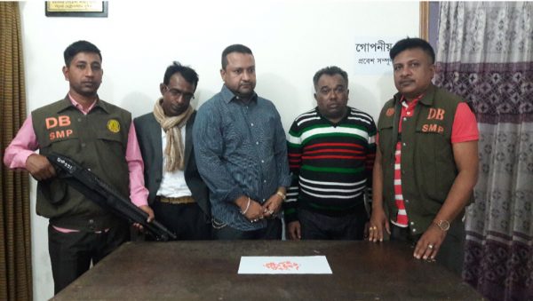 ১১২ পিস ইয়াবাসহ স্বেচ্ছাসেবক লীগ নেতা “কালা ফারুক” ও তার দুই সহযোগী গ্রেফতার