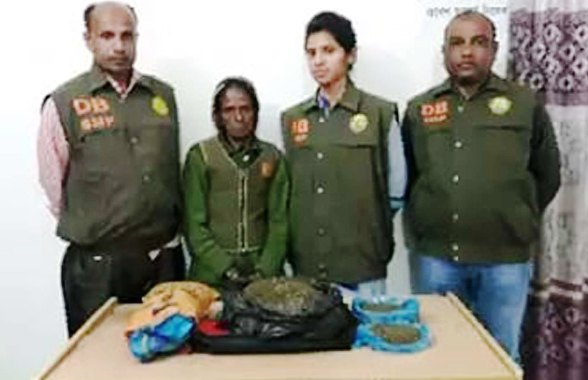 দক্ষিন সুরমা থেকে দেড়কেজি গাঁজাসহ মহিলা আটক