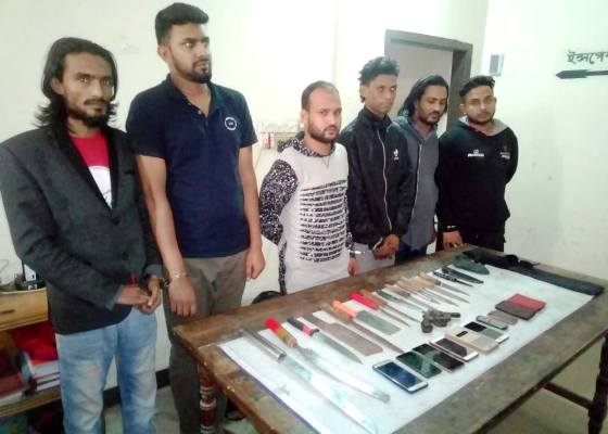 সিলেটে পুলিশী অভিযানে অস্ত্রধারী ৬ যুবক গ্রেপ্তার