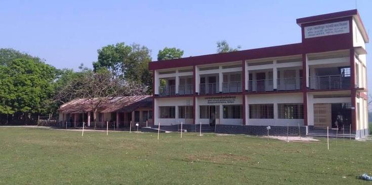 তিন ঘণ্টায়ও দেখা মেলেনি ভোটারের