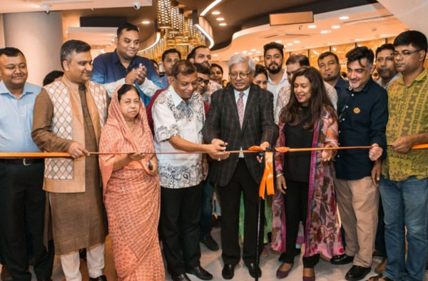 সিলেটে ফ্যাশন হাউস আড়ং’র নতুন আউটলেটের উদ্বোধন