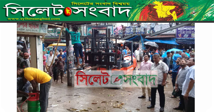 ঝড়ো বৃষ্টি ও ‘ফণী’র মধ্যেই মেয়র আরিফের অভিযান