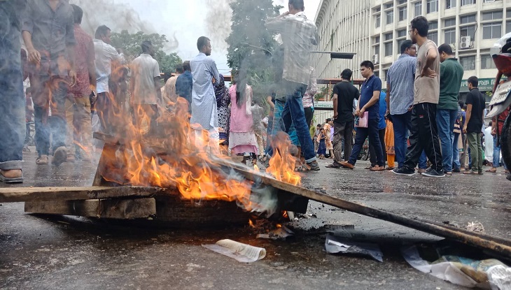 হরতালে তীব্র যানজট, সড়ক-মহাসড়ক অবরুদ্ধ