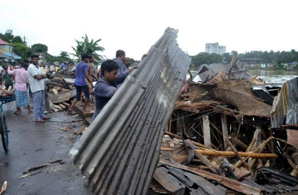 সুরমার তীরের অবৈধ স্থাপনা উচ্ছেদ করলো প্রশাসন