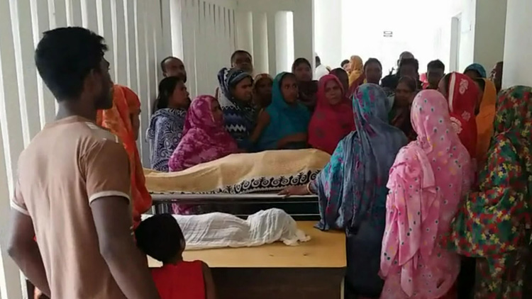 বিদ্যুৎস্পৃষ্ট মাকে বাঁচাতে গিয়ে শিশুকন্যারও মৃত্যু