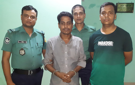 মোগলাবাজারে ১২ মামলায় পলাতক আসামী গ্রেফতার