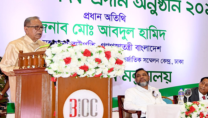 সরকারি কর্মকর্তা-কর্মচারিদের স্বচ্ছতা ও জবাবদিহিতা নিশ্চিত করতে হবে
