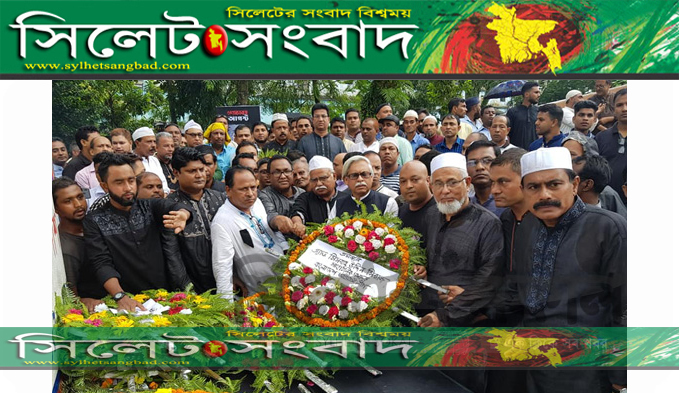 শহীদ মিনারে শ্রদ্ধা ও ভালোবাসায় সিক্ত হলেন আ ন ম শফিক