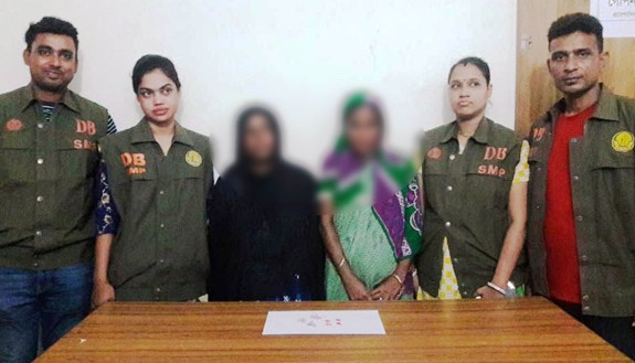 ইয়াবাসহ দুই নারী মাদক বিক্রেতা আটক