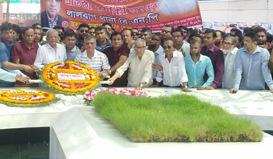 বিএনপির প্রতিষ্ঠাবার্ষিকীতে জিয়ার সমাধিতে নেতাকর্মীদের শ্রদ্ধা