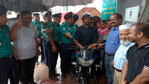হেলমেট আছেতো জ্বালানী আছে’ সিলেটে কার্যক্রম শুরু