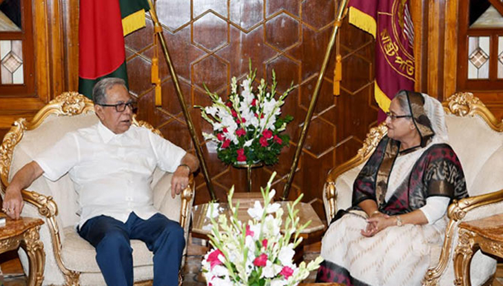 রাষ্ট্রপতির সঙ্গে প্রধানমন্ত্রীর সাক্ষাৎ