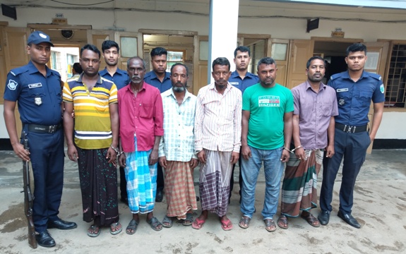 গোলাপগঞ্জে ১৩৩টি ভারতীয় গরুসহ আটক ৬