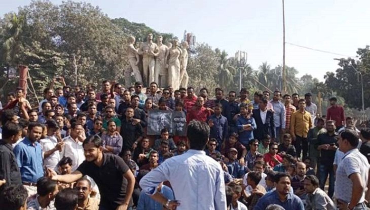 খালেদার স্বাস্থ্য রিপোর্ট না দেওয়ায় ঢাবিতে ছাত্রদলের বিক্ষোভ